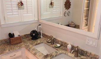 220 Lake Shore Dr, Alma, GA 31510