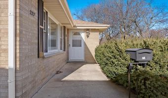 227 N Butterfield Rd, Libertyville, IL 60048