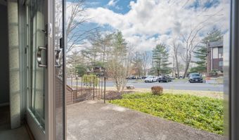 2 Chelsea Ct, Brookfield, CT 06804