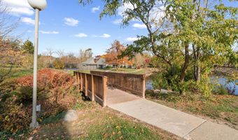 624 Peninsula Ct, Ann Arbor, MI 48105