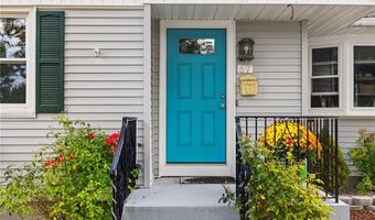 67 Linden St, Middletown, RI 02842