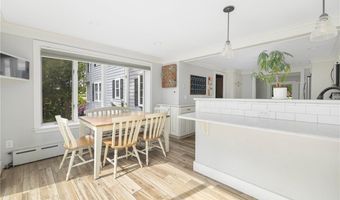 2 Carvin Ct, Warwick, RI 02886