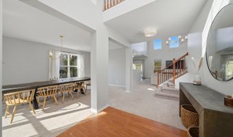 510 Golden Valley Ln, Algonquin, IL 60102