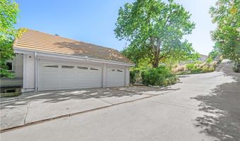 5920 Colodny Dr, Agoura Hills, CA 91301