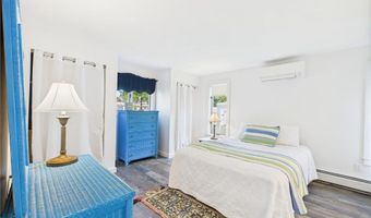 34 Beach Plum Rd, Narragansett, RI 02882