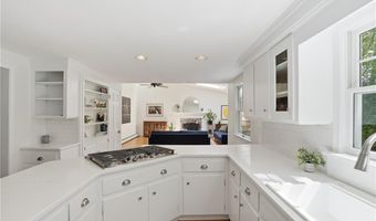 24 Wildflower Rd, Barrington, RI 02806