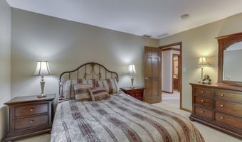 1521 Secretariat Ln, Indianapolis, IN 46217