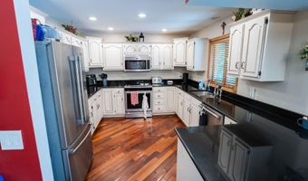 1105 Cherrywood Ln, Aberdeen, SD 57401