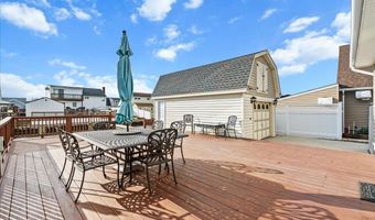 16 Gibbs Rd, Amity Harbor, NY 11701