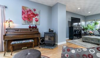 19 Audubon Ln, Coventry, RI 02831
