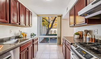 5005 BATTERY Ln #1, Bethesda, MD 20814