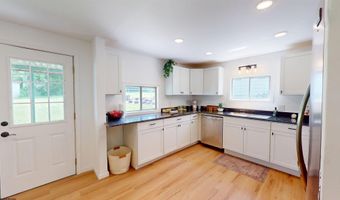 608 COLLEGE St, Barrackville, WV 26559