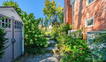 2911 EDGEHILL Dr, Alexandria, VA 22302