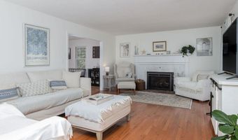10 Greenbriar Ln, Amherst, NH 03031