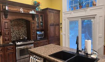 201 Eighth St, Adel, GA 31620