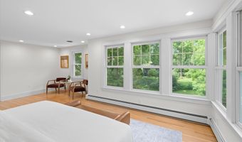 340 Orchard Hills Dr, Ann Arbor, MI 48104