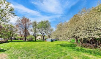 525 Skyline Dr, Algonquin, IL 60102