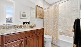 295 Meadowbrook Country Club Est, Ballwin, MO 63011