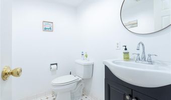 327 Corey Ln, Middletown, RI 02842