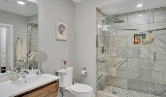 10 Everett 304, Boston, MA 02128
