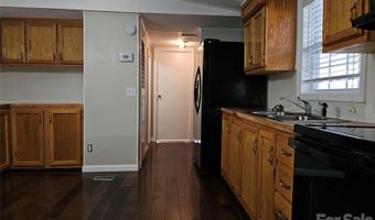 656 Water St, Bakersville, NC 28705