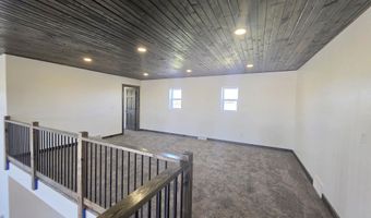 38515 129th St, Aberdeen, SD 57401