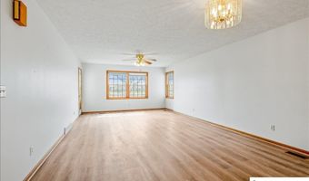 803 Clearwater Cir, Beatrice, NE 68310