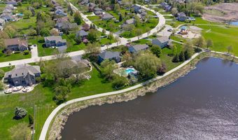 3741 Persimmon Dr, Algonquin, IL 60102