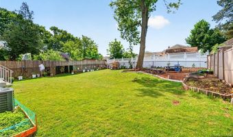 166 Pleasant Ave, Bergenfield, NJ 07621