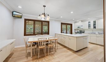 8 Dunn Rd, Airmont, NY 10952