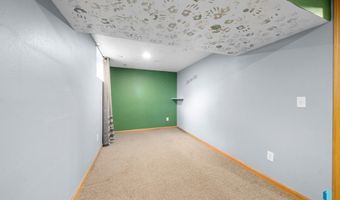 313 S 6th Ave, Brandon, SD 57005