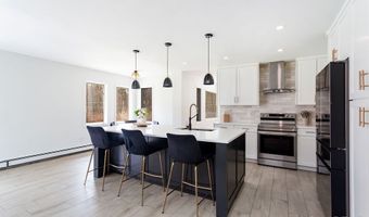 6 Daniels Dr, Danbury, CT 06811
