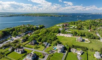41 Castle Hill Ave, Newport, RI 02840