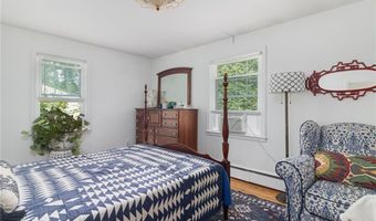 17 Lee St, Cranston, RI 02920