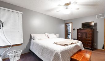 4650 Farmstead Ct, Bel Aire, KS 67220