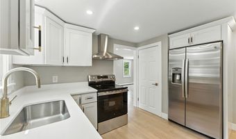 82 Barton Ave, Warwick, RI 02889