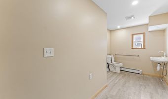 823 Washington St N, Auburn, ME 04210