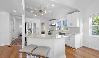 706 S BAY Ave, Beach Haven, NJ 08008
