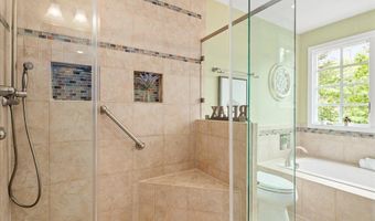 3801 WASHINGTON WOODS Dr, Alexandria, VA 22309