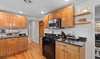 26 Algerine St, Berkley, MA 02779