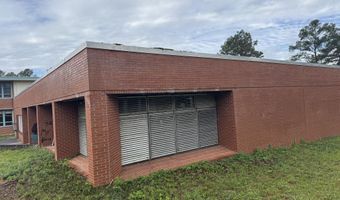 711 N Chapin Rd, Aberdeen, NC 28315