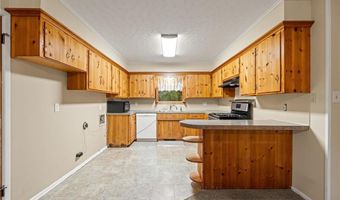 803 8th St, Barling, AR 72923