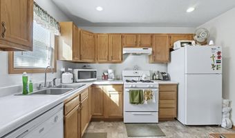 606 DeKalb Ave, Auburn, IN 46706