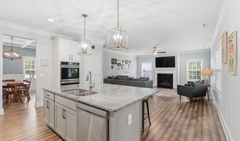 834 Winston Pines Dr, Aberdeen, NC 28315