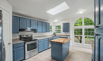 22475 SE Royal Anne Dr, Amity, OR 97101