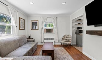 24 Westlyn Ct, Albany, NY 12203