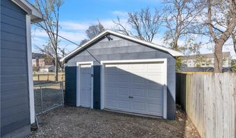 303 SE Henry St, Bentonville, AR 72712