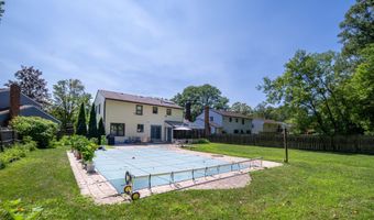 51 Aspen Cir, Albany, NY 12208