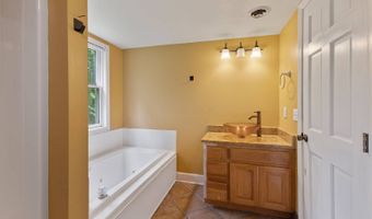 1040 Rustic Hills Dr, Ashland City, TN 37015