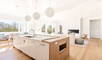 121 Hand Ln, Amagansett, NY 11930